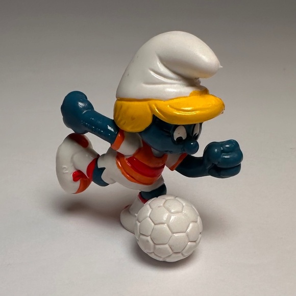 schleich Other - Vintage Soccer Smurfette Schleich 1989 Hong Kong Football Smurf PVC Figure